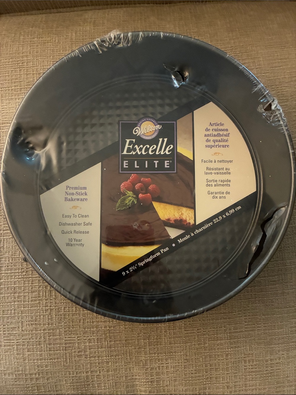 Wilton Excelle Elite 9" x 2 3/4" Round Springform Pan Nonstick Quick Release